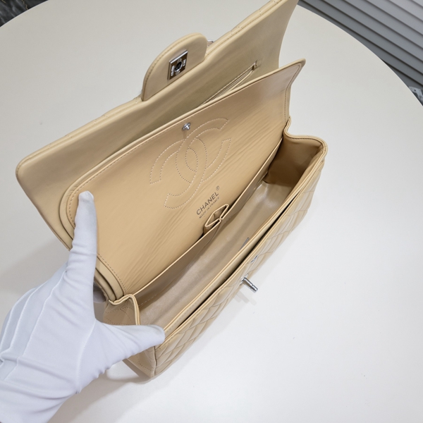 シャネルバッグ着用イメージ